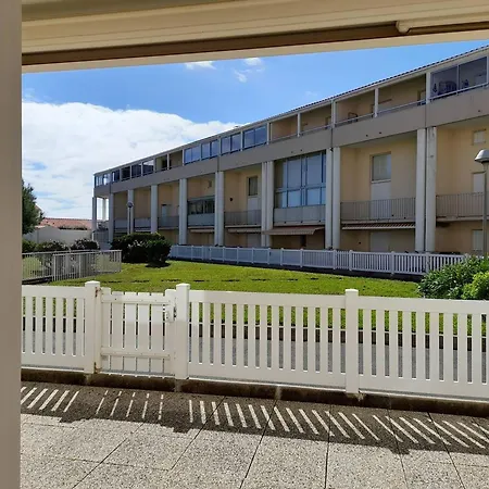 Apartment T2 En Rdc Avec Terrasse, Proche Et Commerces, Garage Privatif - Fr-1-324-146 *